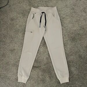 Figs xs catalina top and xs zamora joggers bottom
never worn